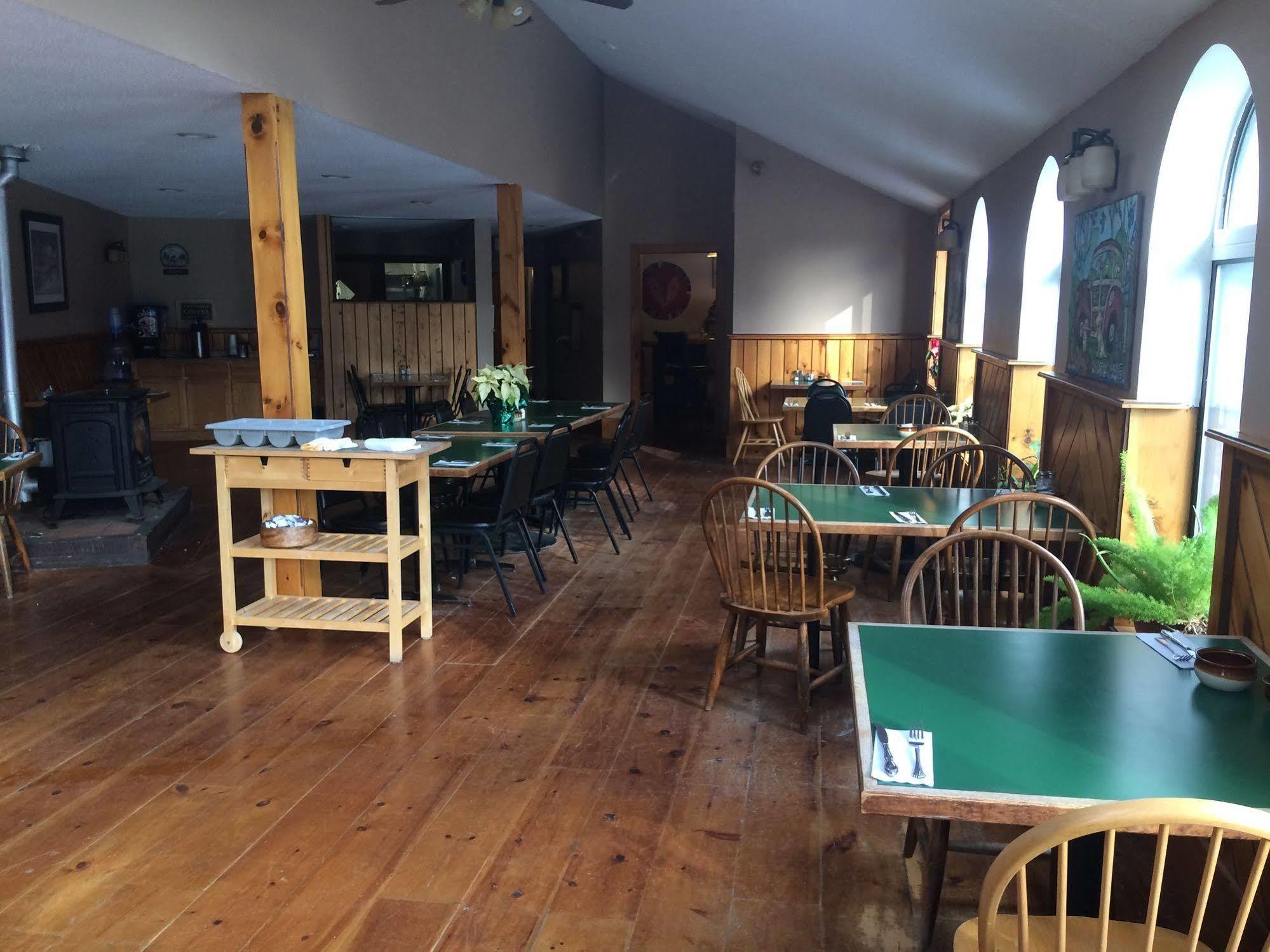Butternut Inn And Pancakehouse Килингтън Екстериор снимка
